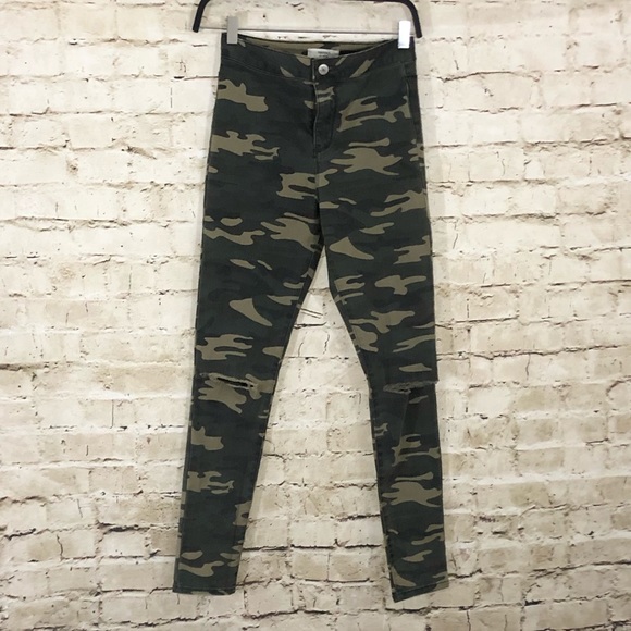 Forever 21 Denim - Camo print high rise skinny jeans 25 NWOT